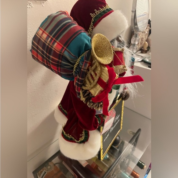 Santa claus with sing to count down to Christmas - Picture 3 of 5